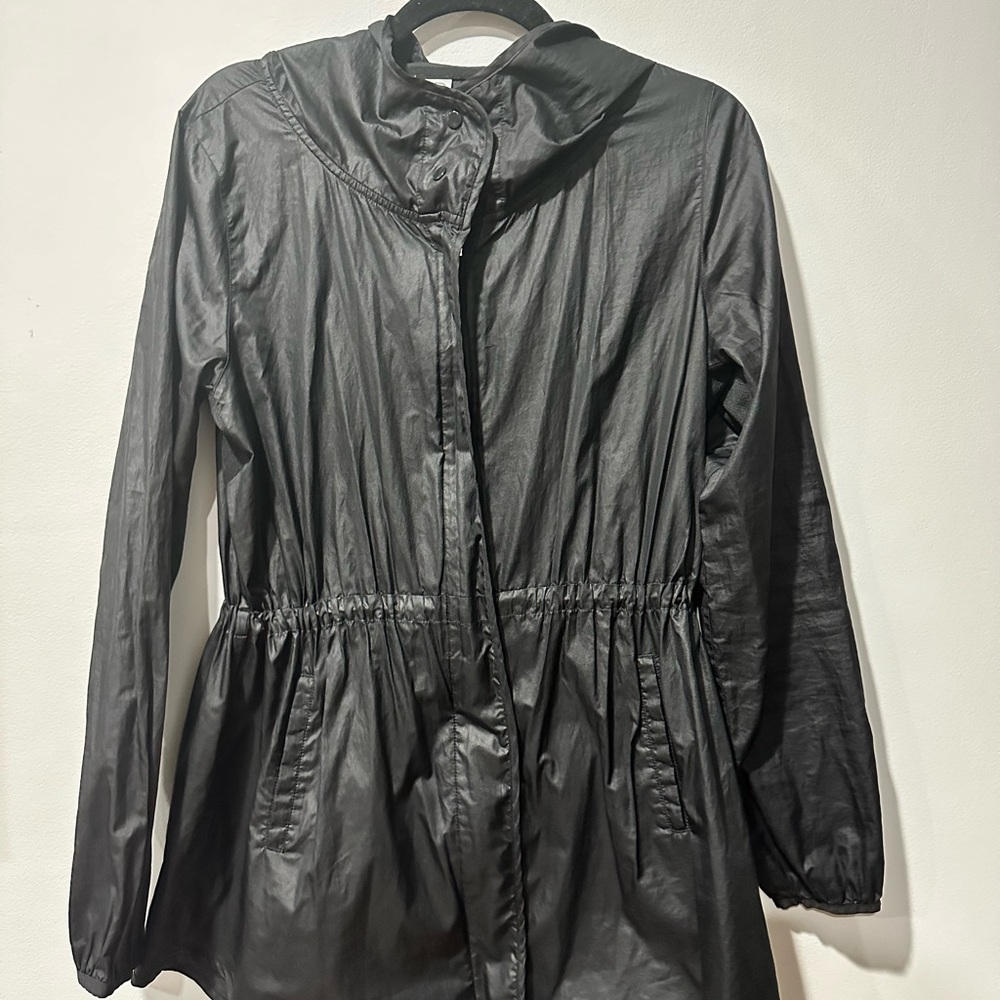 Black lightweight windbreaker